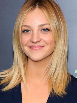 Эбби Эллиотт
Abby Elliott