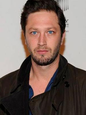 Эбон Мосс-Бакрак
Ebon Moss-Bachrach